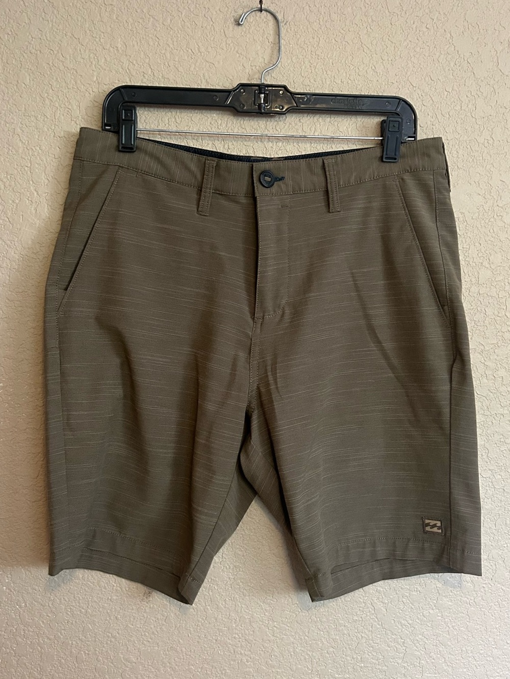 Billabong Men's Olive Green Shorts size 32